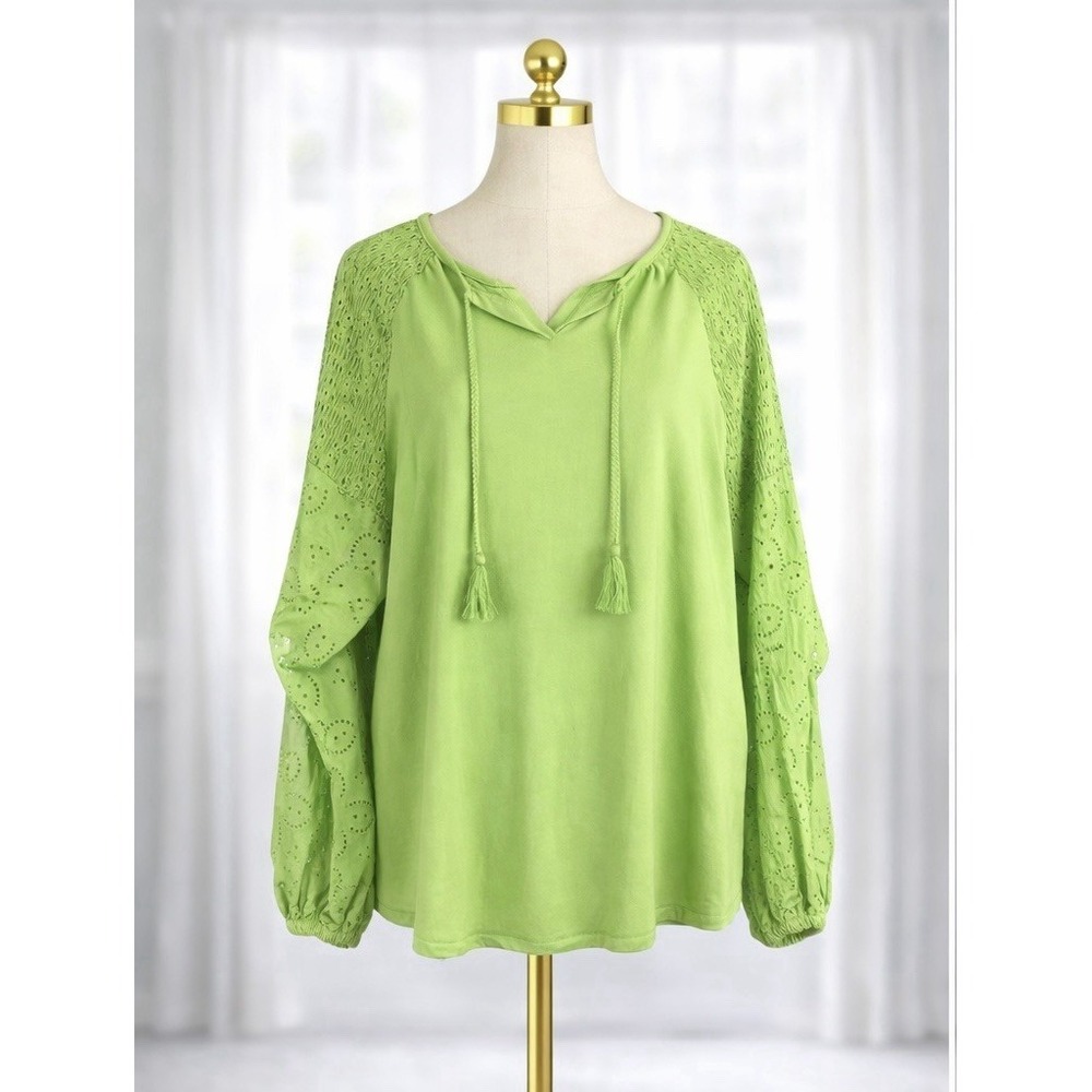 Belle by Kim Gravel Popover Boho Top Green Eyelet Balloon Sleeve Tassels Size L